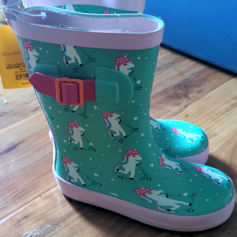 Unicorn garden boots size 7-8 toodler